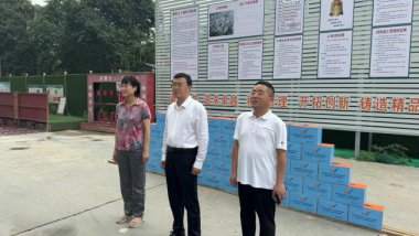 段小龍蒞臨南關路城市綜合體項目開展送清涼活動